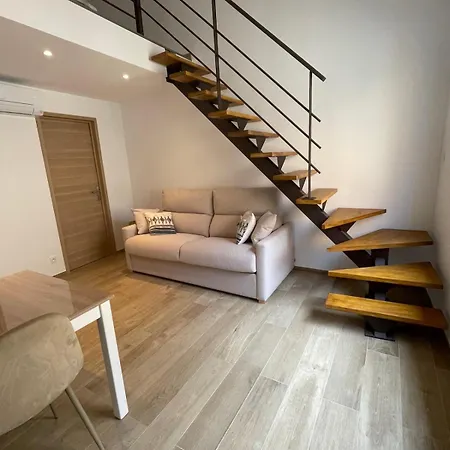Duplex Lot 4 Climatisé Hypercentre à 5min Des Plages Appartamento